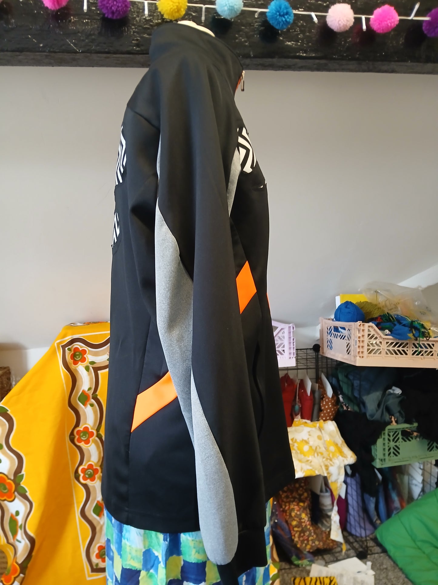 Reworked chevron sports zip up