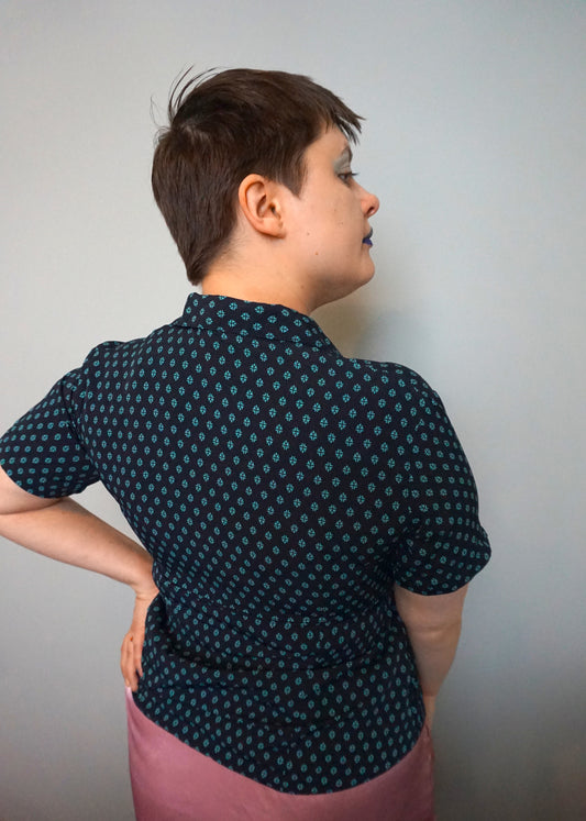 Navy short sleeved shirt